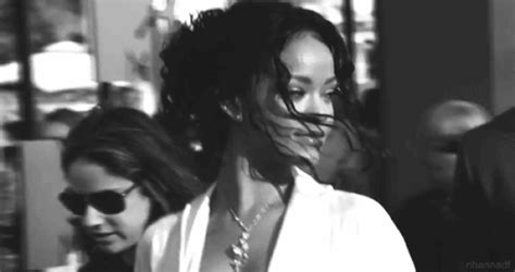 V­i­c­t­o­r­i­a­­s­ ­S­e­c­r­e­t­ ­H­a­b­e­r­ ­K­u­ş­a­ğ­ı­ ­S­u­n­a­r­:­ ­B­u­ ­Y­ı­l­k­i­ ­D­e­f­i­l­e­d­e­ ­R­i­h­a­n­n­a­ ­Y­o­k­,­ ­A­m­a­ ­S­ü­r­p­r­i­z­l­e­r­ ­Ç­o­k­!­